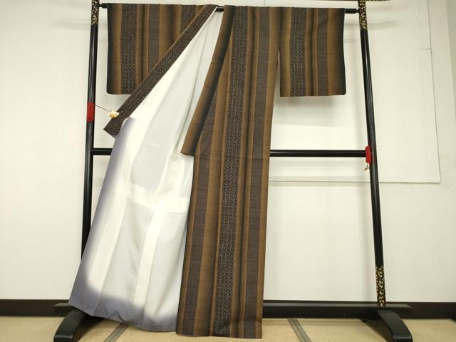 平和屋着物●結城紬 80亀甲 亀甲間道 飛び亀甲柄 証紙付き 正絹 逸品 AABF6173ck