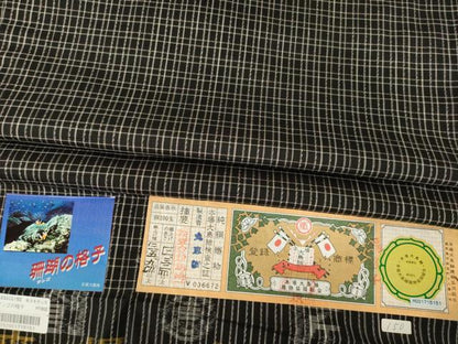 平和屋着物●本場縞大島紬 珊瑚の格子 丸恵謹製 証紙付き 正絹 逸品 AABF6175ck