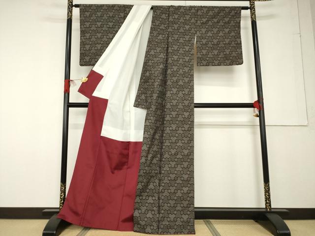 平和屋着物●本場大島紬 毘沙門亀甲 緯総絣 正絹 逸品 AABF6184ck