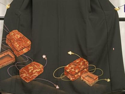 平和屋着物■豪華黒留袖　作家物　駒刺繍　文箱花鳥文　暈し染め　正絹　逸品　AABF6257oa