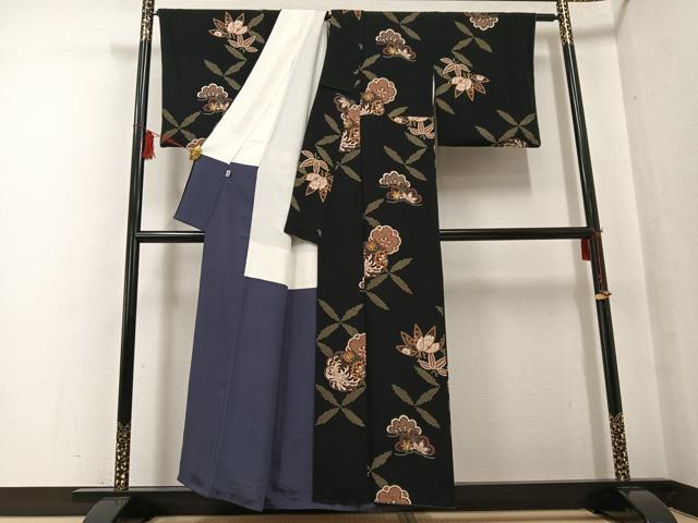 平和屋着物●上質な小紋 松竹梅草花文 黒地 鬼しぼ縮緬 正絹 逸品 AABF6940ph