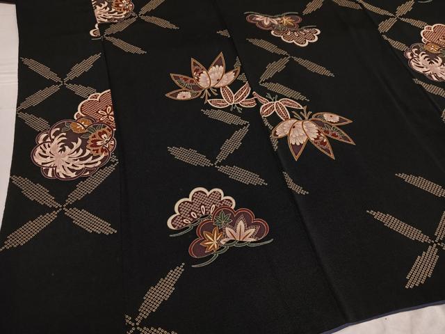 平和屋着物●上質な小紋 松竹梅草花文 黒地 鬼しぼ縮緬 正絹 逸品 AABF6940ph