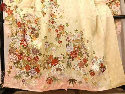 平和屋着物●豪華振袖 駒刺繍 貝桶花文 暈し染め 金彩 正絹 逸品 AABF6991ph