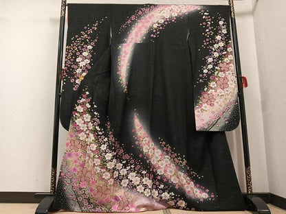平和屋着物●豪華振袖 舞花文 黒地 金彩 銀通し地 正絹 逸品 AABF6995ph