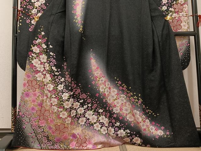平和屋着物●豪華振袖 舞花文 黒地 金彩 銀通し地 正絹 逸品 AABF6995ph