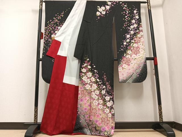 平和屋着物●豪華振袖 舞花文 黒地 金彩 銀通し地 正絹 逸品 AABF6995ph