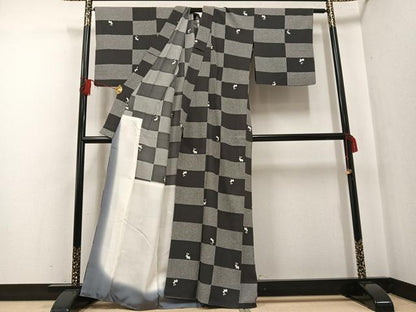 平和屋着物●上質な小紋 市松 兎 胴抜き仕立て 正絹 逸品 AABF8093ph