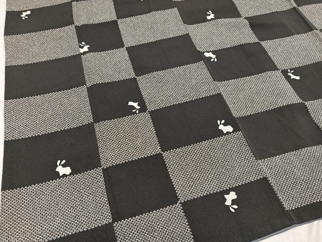 平和屋着物●上質な小紋 市松 兎 胴抜き仕立て 正絹 逸品 AABF8093ph
