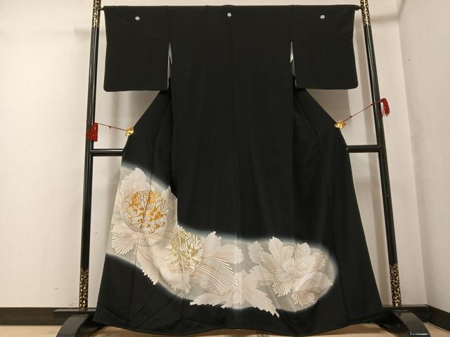 平和屋着物●豪華黒留袖 駒刺繍 舞花文 暈し染め 金彩 正絹 逸品 AABF8118ph