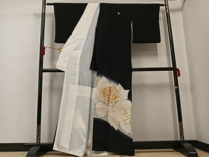 平和屋着物●豪華黒留袖 駒刺繍 舞花文 暈し染め 金彩 正絹 逸品 AABF8118ph
