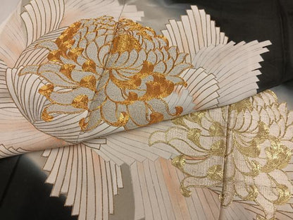平和屋着物●豪華黒留袖 駒刺繍 舞花文 暈し染め 金彩 正絹 逸品 AABF8118ph