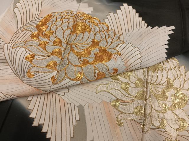 平和屋着物●豪華黒留袖 駒刺繍 舞花文 暈し染め 金彩 正絹 逸品 AABF8118ph