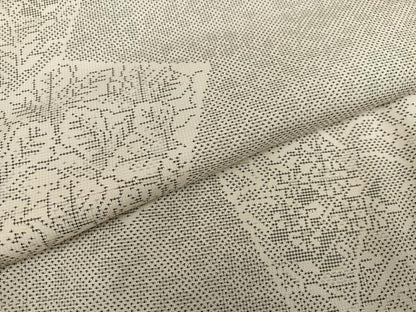平和屋着物●本場大島紬 白大島 120亀甲 草花文 正絹 逸品 AABF8155ph