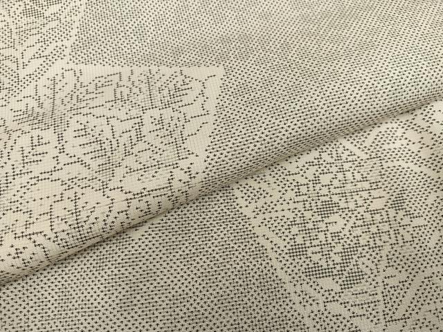 平和屋着物●本場大島紬 白大島 120亀甲 草花文 正絹 逸品 AABF8155ph