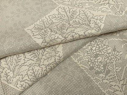 平和屋着物●本場大島紬 白大島 120亀甲 草花文 正絹 逸品 AABF8155ph