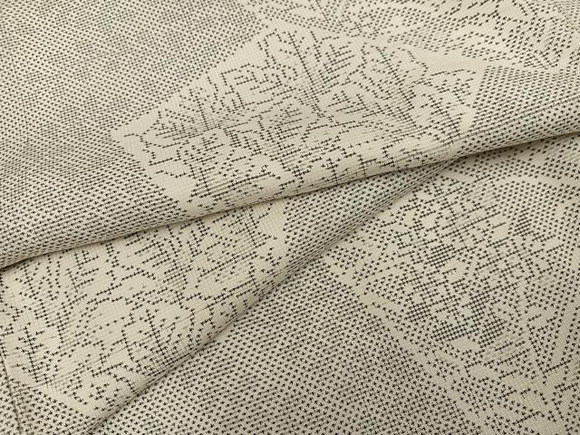 平和屋着物●本場大島紬 白大島 120亀甲 草花文 正絹 逸品 AABF8155ph