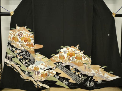 平和屋着物●創業460年・千總　黒留袖　駒刺繍　雲取り吉祥宝尽くし　桐　金彩　高島屋扱い　正絹　逸品　AABF8180ck