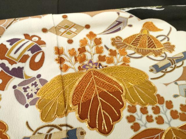 平和屋着物●創業460年・千總　黒留袖　駒刺繍　雲取り吉祥宝尽くし　桐　金彩　高島屋扱い　正絹　逸品　AABF8180ck