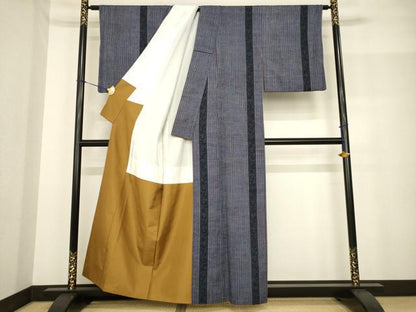 平和屋着物●本場結城紬　重要無形文化財　100亀甲　飛び亀甲柄　花唐草文　奥順謹製　証紙付き　正絹　逸品　AABF8183ck