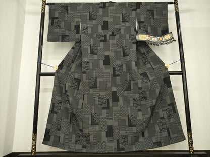 平和屋着物●本塩沢　色紙重ね風景文　黒地　証紙付き　正絹　逸品　AABF8217ck