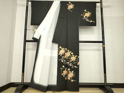 平和屋着物●訪問着　駒刺繍　花唐草文　黒地　金彩　大丸扱い　正絹　逸品　AABF8235ck
