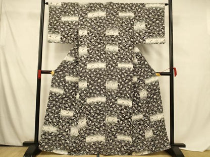 平和屋着物■上質な小紋 芝舞蝶文 暈し染め 黒地 高島屋扱い 正絹 逸品 AABF8380fw