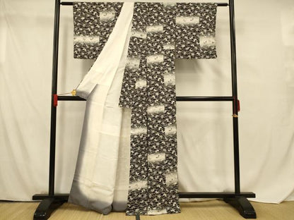 平和屋着物■上質な小紋 芝舞蝶文 暈し染め 黒地 高島屋扱い 正絹 逸品 AABF8380fw