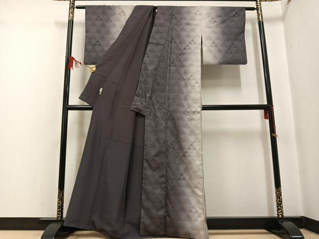 平和屋着物●上質な紬　中国三大刺繍　汕頭刺繍　スワトウ刺繍　鱗　暈し染め　正絹　逸品　AABF8733ph