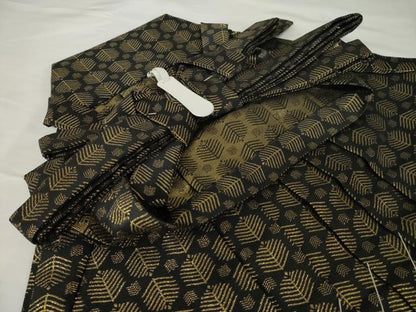 平和屋着物●男性　行灯袴　松　黒地　金糸　洗える着物　AABF901ｋck