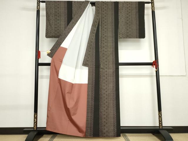 平和屋着物●本場大島紬　純泥染　一元7マルキ　手織り　麻の葉間道　畠山紬工場謹製　正絹　逸品　AABF9051cs