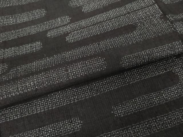 平和屋着物●本場結城紬　重要無形文化財　80亀甲　エ霞文　黒地　正絹　逸品　AABF9075cs