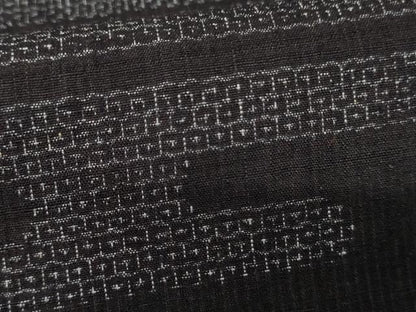 平和屋着物●本場結城紬　重要無形文化財　80亀甲　エ霞文　黒地　正絹　逸品　AABF9075cs