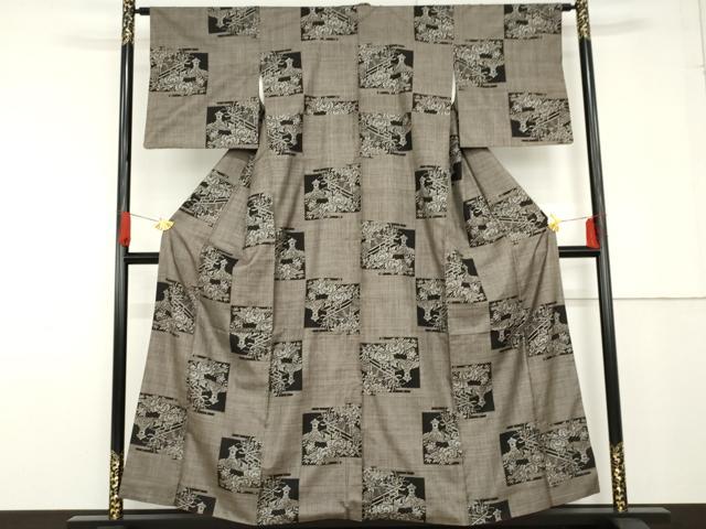 平和屋着物●本場大島紬 泥染め 割込絣 色紙風景文 正絹 逸品 AABF9099cs