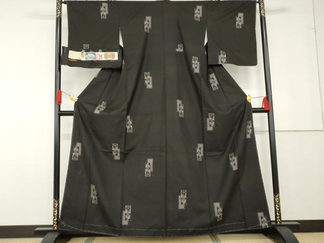 平和屋着物●本場大島紬　手織り　地空き　カタス9マルキ　有栖川文様　黒地　興紬商店謹製　証紙付き　正絹　逸品　未使用　AABF9118cs