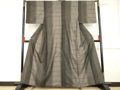 平和屋着物●本場大島紬 泥染め カタス9マルキ 霞横段間道 ますいわ屋扱い 正絹 逸品 AABF9139cs