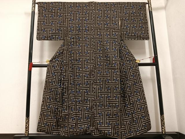 平和屋着物●希少　本場大島紬　龍郷絣　秋名バラ　本場大島紬　紗綾形文　正絹　逸品　AABF9558ph