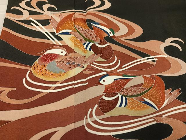 平和屋着物●豪華黒留袖　友禅　刺繍　流水鴛鴦文　金糸　正絹　逸品　AABF9597ph