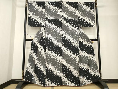 平和屋着物●上質な小紋　舞桜　黒地　正絹　逸品　AABF9613ck