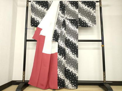 平和屋着物●上質な小紋　舞桜　黒地　正絹　逸品　AABF9613ck