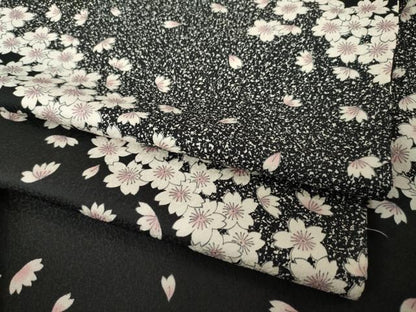 平和屋着物●上質な小紋　舞桜　黒地　正絹　逸品　AABF9613ck
