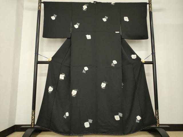 平和屋着物●上質な小紋　絞り　刺繍　兎　芝　黒地　正絹　逸品　AABF9631ck