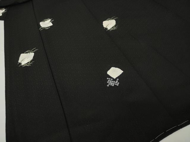 平和屋着物●上質な小紋　絞り　刺繍　兎　芝　黒地　正絹　逸品　AABF9631ck