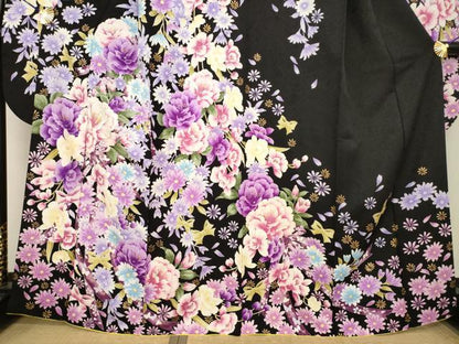 平和屋着物●豪華振袖 刺繍 舞花文 黒地 金彩 正絹 逸品 AABF9654ck