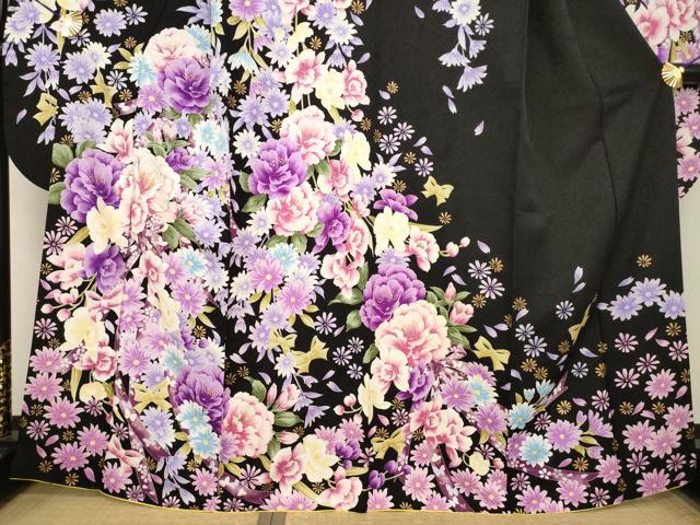 平和屋着物●豪華振袖 刺繍 舞花文 黒地 金彩 正絹 逸品 AABF9654ck
