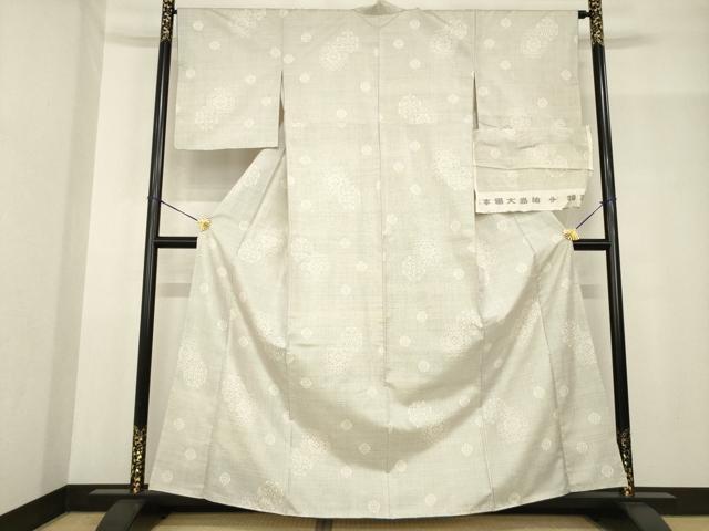 平和屋着物●本場大島紬　白大島紬　桑原織物 二代目　桑原啓之介　カタス9マルキ　舞花文　反端付き　正絹　逸品　AABF9658ck