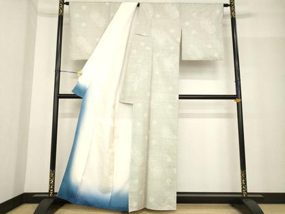 平和屋着物●本場大島紬　白大島紬　桑原織物 二代目　桑原啓之介　カタス9マルキ　舞花文　反端付き　正絹　逸品　AABF9658ck