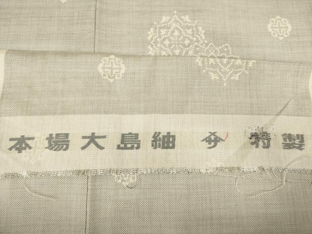 平和屋着物●本場大島紬　白大島紬　桑原織物 二代目　桑原啓之介　カタス9マルキ　舞花文　反端付き　正絹　逸品　AABF9658ck