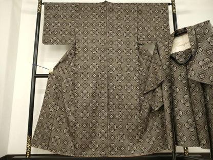 平和屋着物●男性 本場大島紬 龍郷絣 アンサンブル 花菱文 正絹 逸品 AABF9671ck
