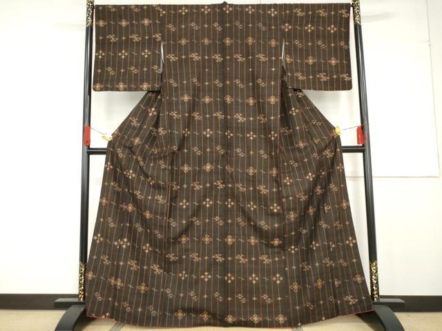 平和屋着物●国指定重要無形文化財 本場久米島紬 手織 琉球絣文様 正絹 逸品 AABG0293cs