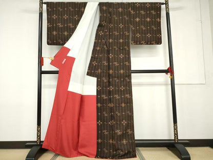平和屋着物●国指定重要無形文化財 本場久米島紬 手織 琉球絣文様 正絹 逸品 AABG0293cs